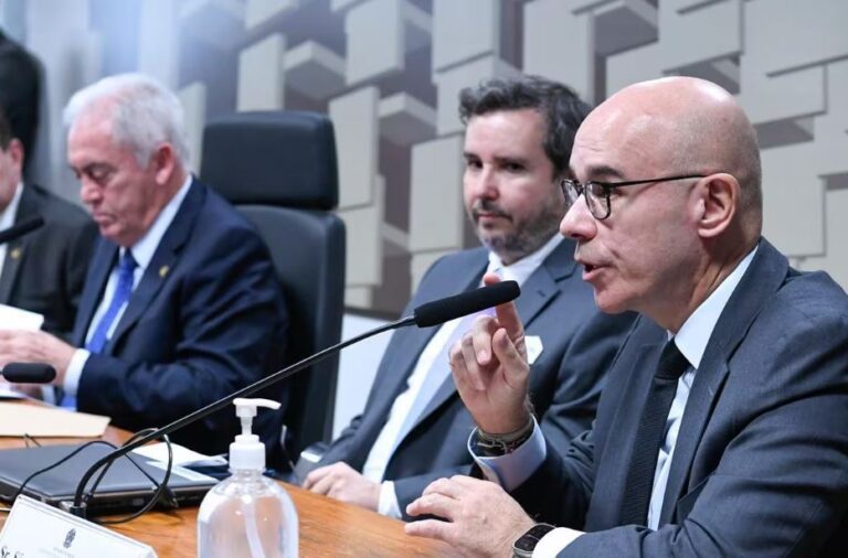 O atual e antigo presidente-executivo da Americanas prestaram depoimento na Comissão de Assuntos Econômicos (CAE) nesta terça-feira (28). Saiba mais