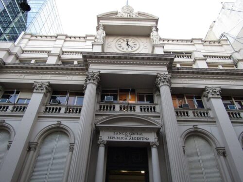 Após alta na inflação, Banco Central Argentino eleva taxa de juros. (Foto: Divulgação)