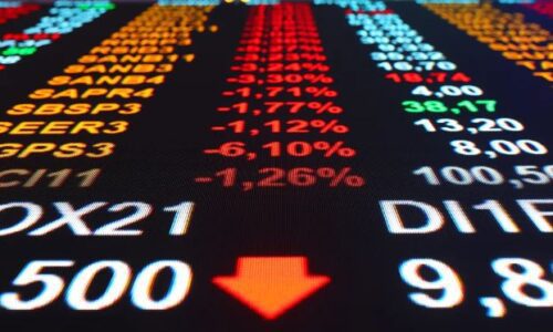 O Ibovespa fechou em alta de 1,89% nesta quinta-feira (30), atingindo 103.713 pontos, após o anúncio do novo arcabouço fiscal.