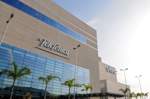 A Telefônica Brasil (VIVT3) anunciou nesta quarta-feira (15) a liberação do pagamento de R$290 milhões de reais em juros sobre capital próprio (JCP) a seus investidores.