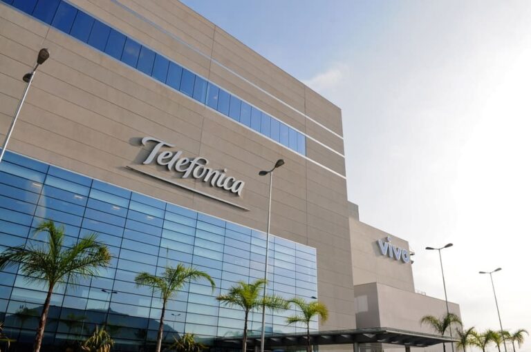 A Telefônica Brasil (VIVT3) anunciou nesta quarta-feira (15) a liberação do pagamento de R$290 milhões de reais em juros sobre capital próprio (JCP) a seus investidores.