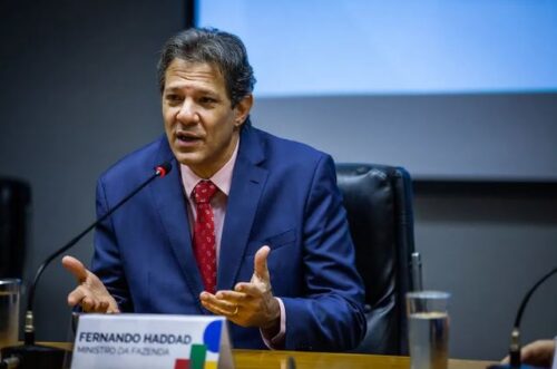 Haddad enfatizou que a possível diminuição das taxas de juros será uma consequência não apenas da nova regra fiscal que substituirá o teto de gastos, mas também da reforma tributária. Foto: Divulgação