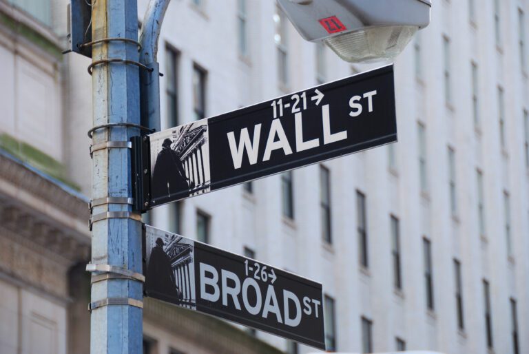 Wall Street, a bolsa de valores dos Estados Unidos. Foto: Freepik