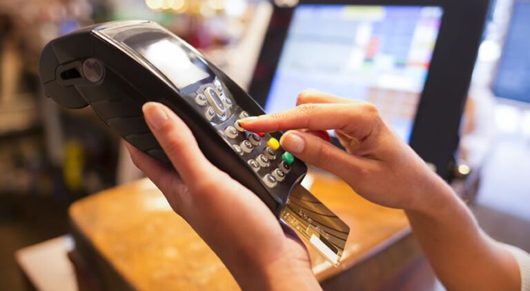 vendas do varejo aumentam em abril, diz ibge