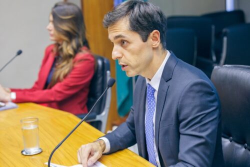 O coordenador de Operações da Dívida Pública do Tesouro Nacional, Roberto Lobarinhas, destaca o cenário extremamente positivo nos mercados e emissões de dívidas em junho. Foto: Reprodução