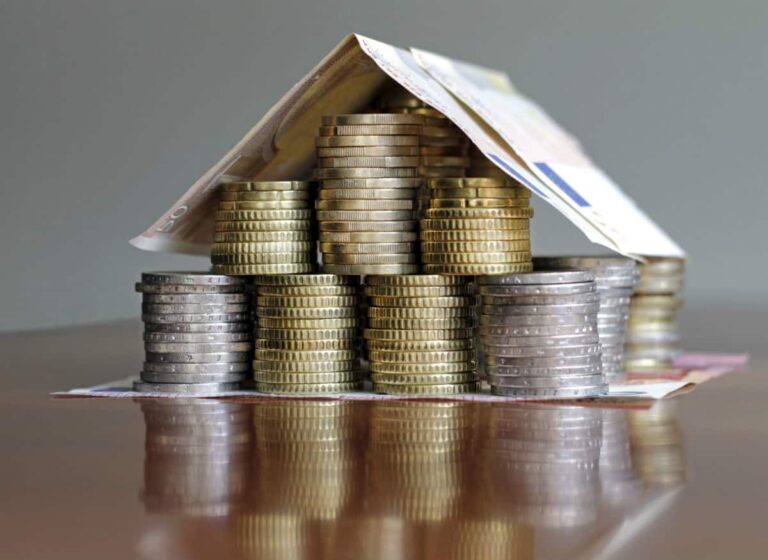 Dividendos FIIs: 10 fundos imobiliários distribuem proventos nesta segunda-feira (11)