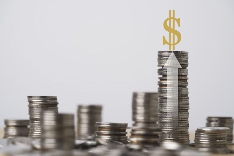 BDIV11: pilhas de moedas na cor prata em vários tamanhos. Uma pilha maior se destacar, principalmente por um $ dourado no topo.