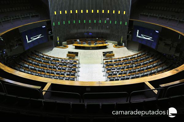 Câmara marca para terça (17) a votação de fundos exclusivos e offshore