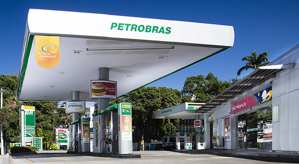 Petrobras anuncia queda no valor da gasolina e alta no diesel para distribuidoras