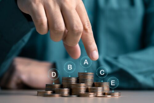 Tendência de queda nos dividendos: empresas brasileiras optam por acumular caixa, mostra levantamento