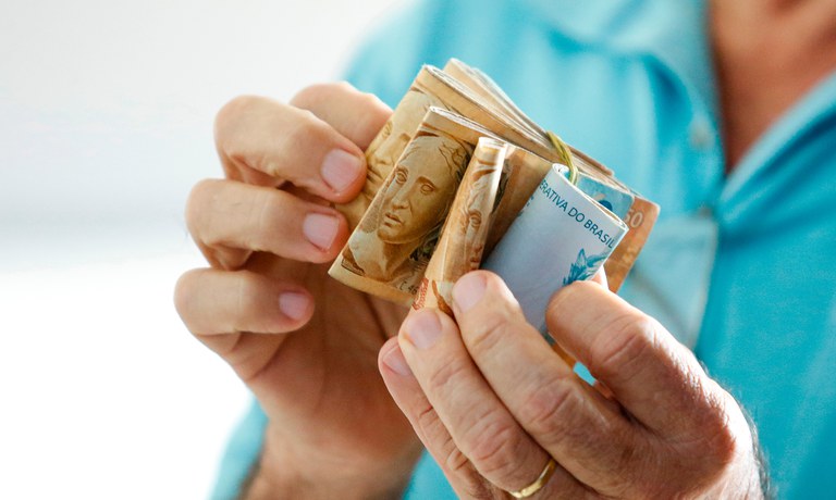 Aumento do salário mínimo: qual o valor e quando entra em vigor?