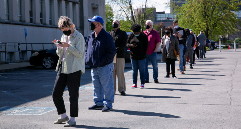 Pedidos de seguro-desemprego nos EUA aumentam, sinalizando desafios no mercado de trabalho
