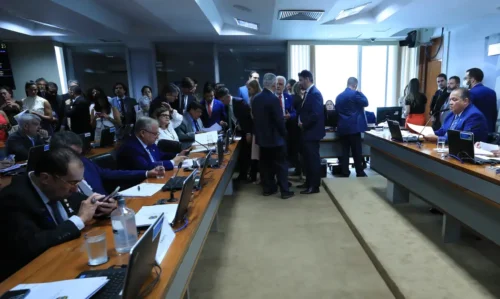 Proposta de taxação de fundos exclusivos e offshores avança no Congresso