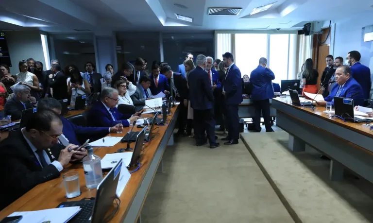 Proposta de taxação de fundos exclusivos e offshores avança no Congresso