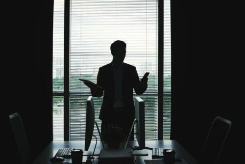 Saiba quem é Luiz Barsi Filho, conheça sua trajetória profissional, familiar e acadêmica, além de entender como conquistou sua fortuna.