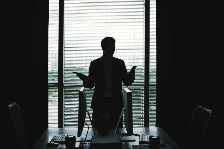 Saiba quem é Luiz Barsi Filho, conheça sua trajetória profissional, familiar e acadêmica, além de entender como conquistou sua fortuna.