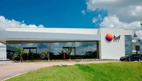 BRF (BRFS3) anuncia programa de recompra de ações no valor de R$ 14 milhões / BRF (BRFS3) é destaque no setor alimentício após sólido desempenho no 4T23, avalia XP
