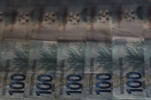 Arrecadação Federal em 2023 alcança R$ 2,318 trilhões, com queda de 0,12% em relação a 2022