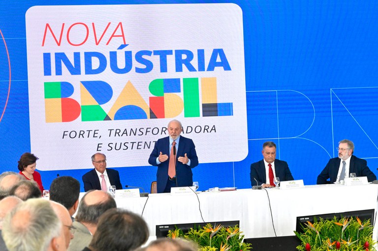 Governo lança "Nova Indústria Brasil" com R$ 300 bilhões para financiamento até 2026