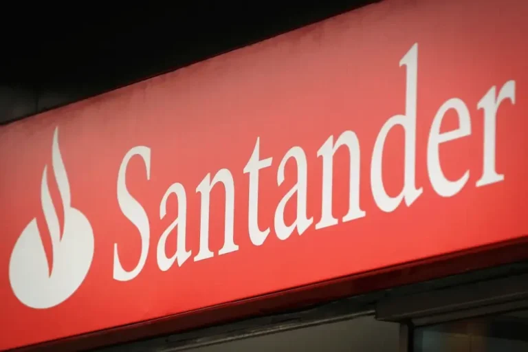 Santander Brasil registra lucro de R$ 2,204 bilhões no 4T23, abaixo das expectativas