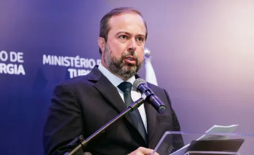 Brasil mantém busca por petróleo e destaca compatibilidade com transição energética, afirma ministro