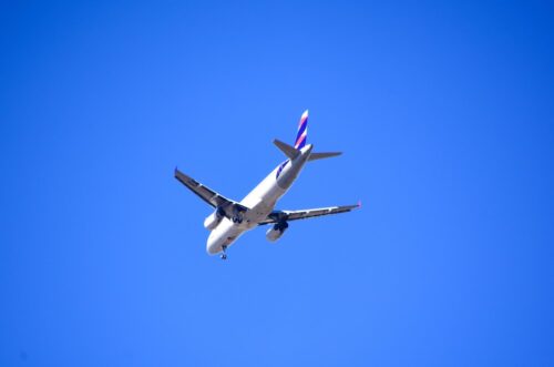 Programa Voa Brasil inicia em fevereiro com passagens aéreas promocionais para aposentados do INSS e Bolsistas do Prouni