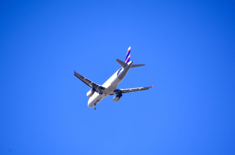 Programa Voa Brasil inicia em fevereiro com passagens aéreas promocionais para aposentados do INSS e Bolsistas do Prouni