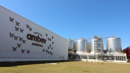 XP prevê resultados sólidos para a Ambev (ABEV3) no quarto trimestre de 2023