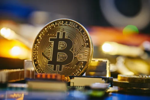 Bitcoin atinge maior patamar em um Mês impulsionado por novos ETFs e otimismo com o halving