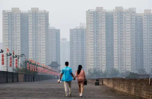 Crise imobiliária na China impulsiona venda de propriedades ao redor do mundo