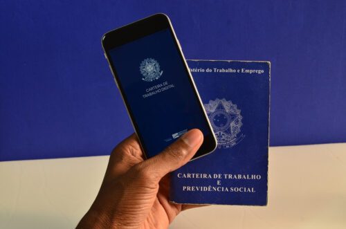 Brasil cria 306,1 mil empregos formais em fevereiro, segundo Caged