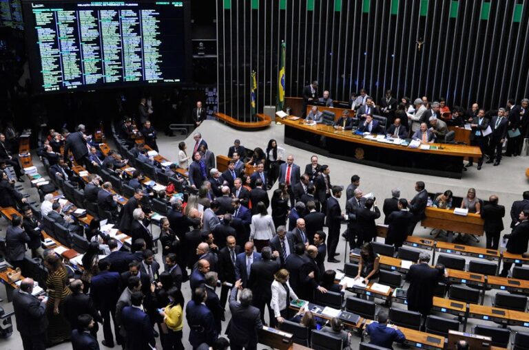 Homem é preso na Câmara dos Deputados com munição para pistola
