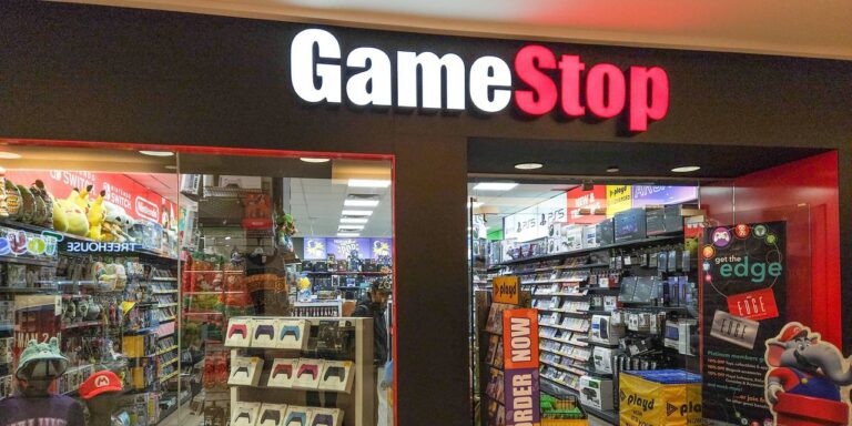 GameStop enfrenta desafios no mercado devido a mudança no comportamento do consumidor