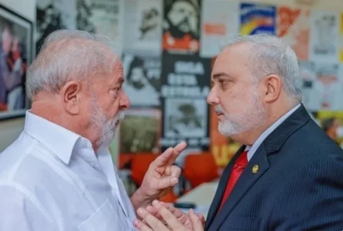 O presidente Luiz Inácio Lula da Silva convocou o presidente da Petrobras para falar sobre não distribuição de dividendos