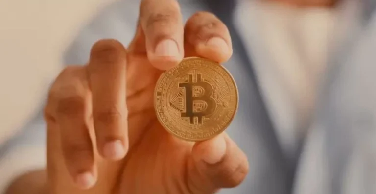 Bitcoin reage e tem alta após antecipação do halving