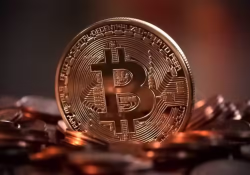 Bitcoin se recupera e opera em alta após queda com tensões geopolíticas