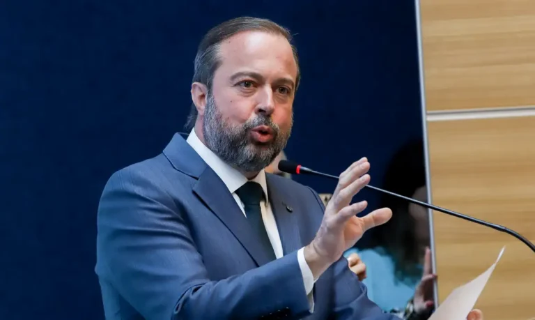 Ministro sugere utilizar recursos do Tesouro para reduzir custo da energia elétrica