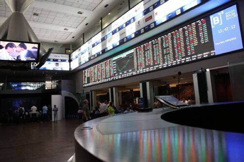 Ibovespa (IBOV) acumula queda de 10% em 2024 e mira mínima anual de 118,8 mil pontos