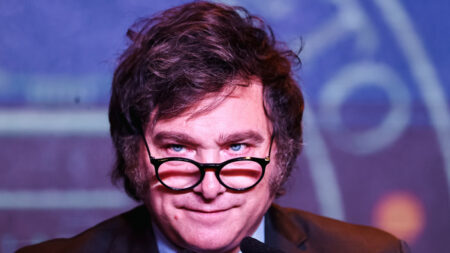 Javier Milei encerra com chave de ouro fórum de líderes empresariais em Bariloche, consolidando posição política