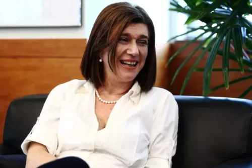 Conselho aprova Magda Chambriard como nova presidente da Petrobras