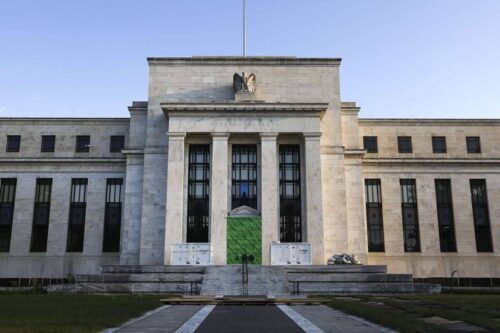 Fed mantém taxas de juros inalteradas em decisão unânime do FOMC