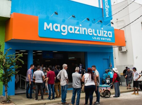Magazine Luiza sai do vermelho e quita R$2,1 bi em dívidas