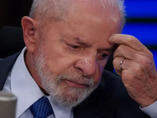 Mais da metade dos brasileiros diz que Lula não merece 2º mandato, segundo pesquisa