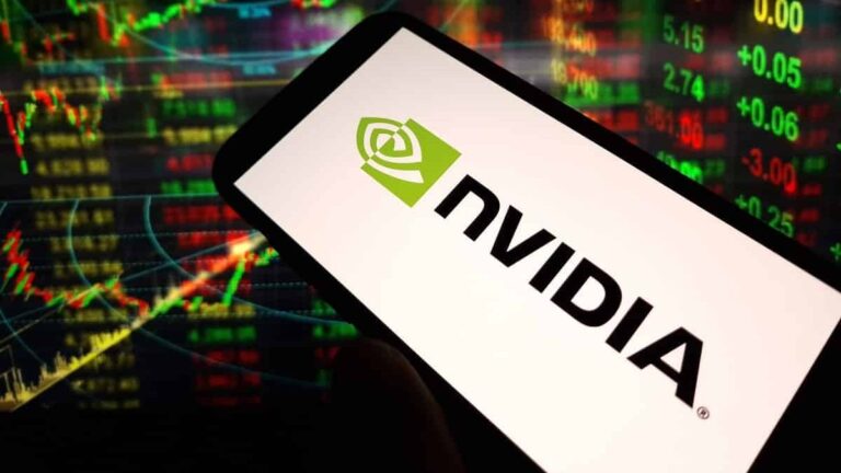 celular com logo da Nvidia