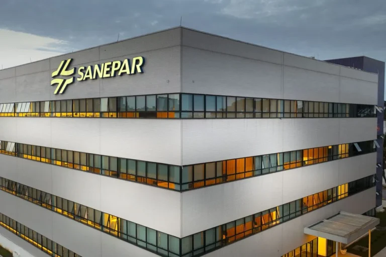 Sanepar (SAPR11) estuda criação de holding