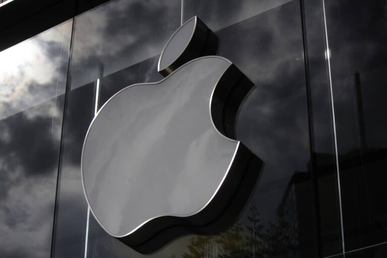 Apple se aproxima de US$ 4 tri em valor de mercado