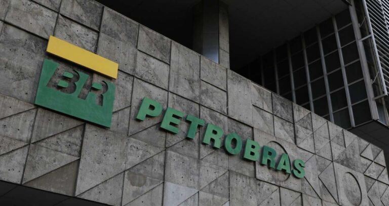Opções de venda da Petrobras disparam mais de 2000% com saída de presidente