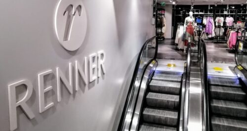 Renner (LREN3) aposta em preços acessíveis para retomada em 2024