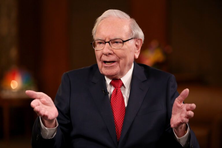 Buffett parou de presentear sua família com US$ 10 mil em dinheiro no natal: entenda o motivo