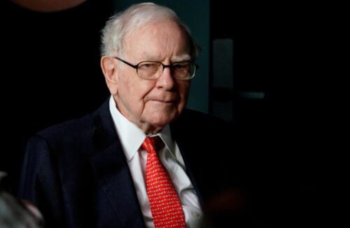 Warren Buffett investe R$ 2,6 bilhões em novas ações e impacta mercado